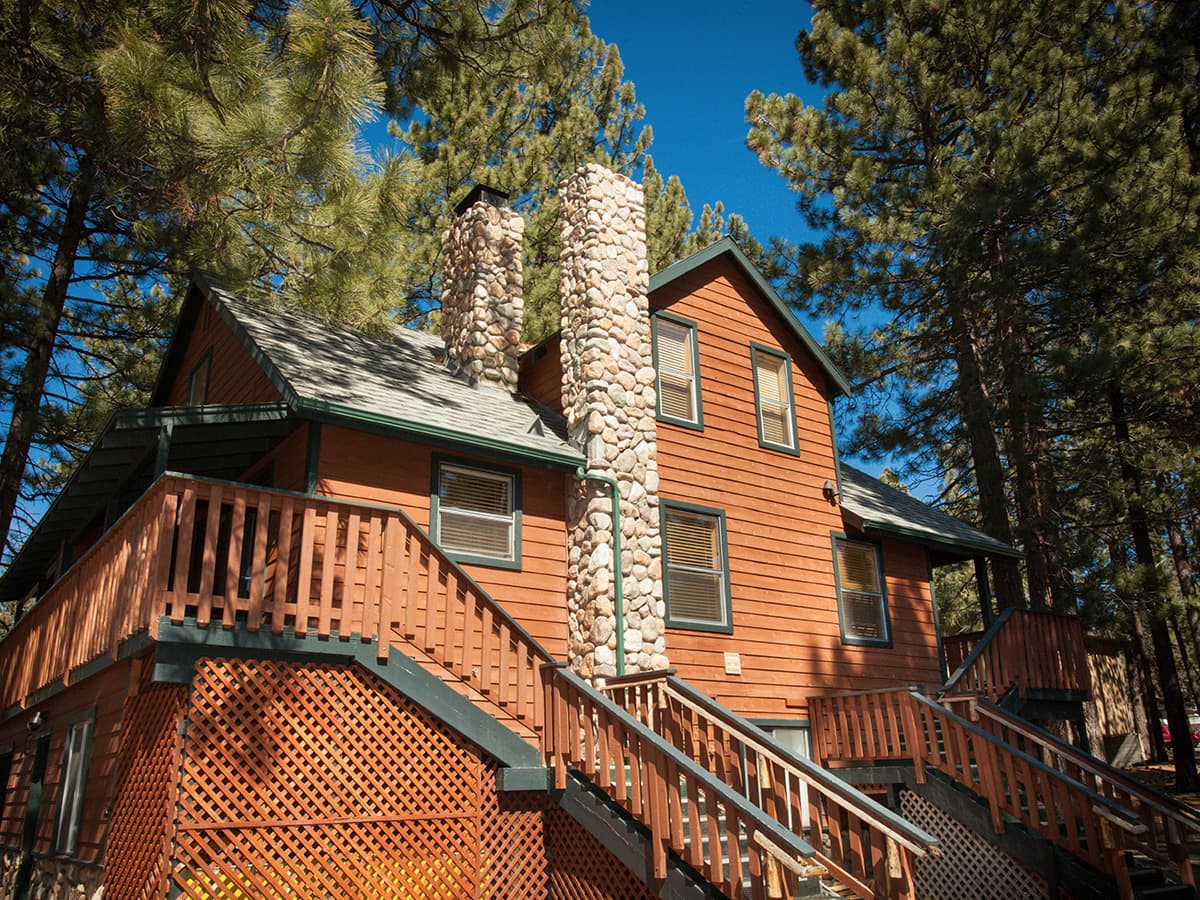 5 bedroom cabin outside view